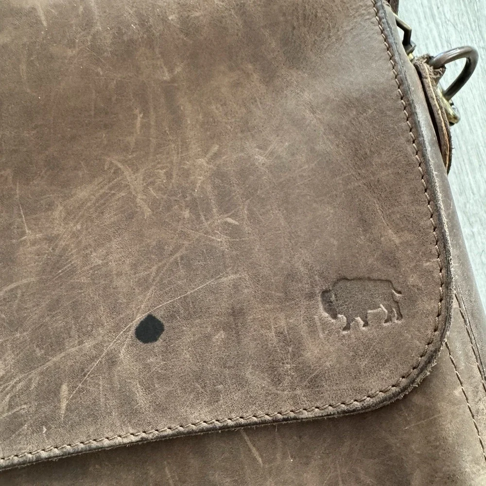 Buffalo Jackson Trading Co. Leather Laptop Messenger Briefcase Bag w/Strap